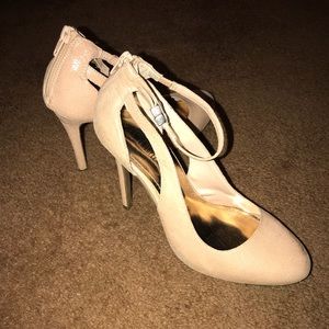 Size 8 Jennifer Lopez heels